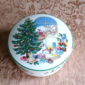 Nikko Happy Holidays covered bon-bon dish